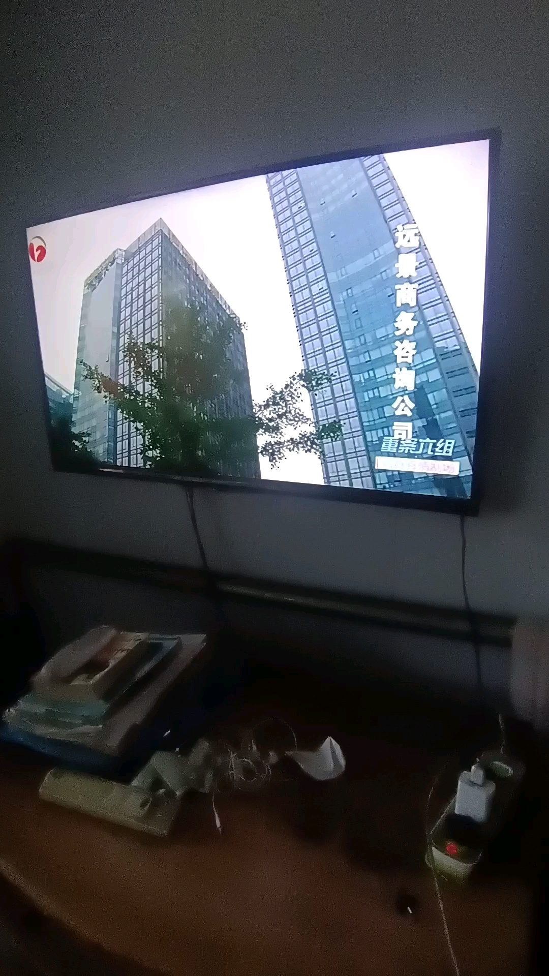 陈雪发现佟林醉醺醺的,泡了一杯柠檬味鸡尾酒,说是醒酒的小饮料