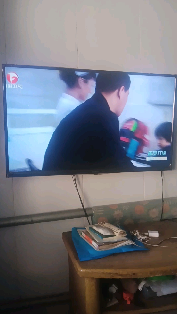 陶非买了三袋煎饼果子,一人一份,王勇还讨价还价,真不懂欣赏