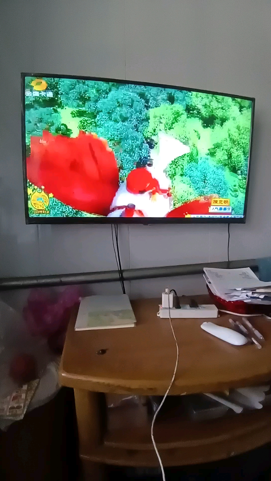 为了救星航,猪猪侠决定给了大公鸡几个嘴巴子,拿到P型剂的瓶子