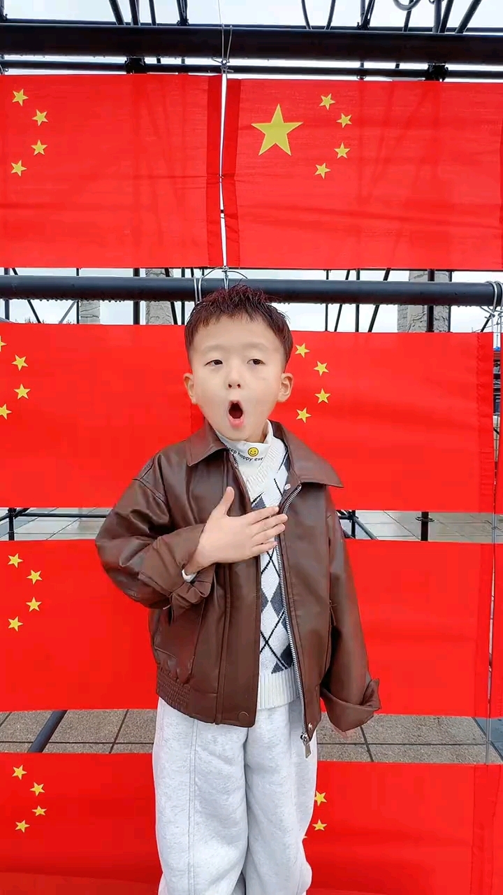 年高为祖国献礼朗诵《感恩伟大的祖国》