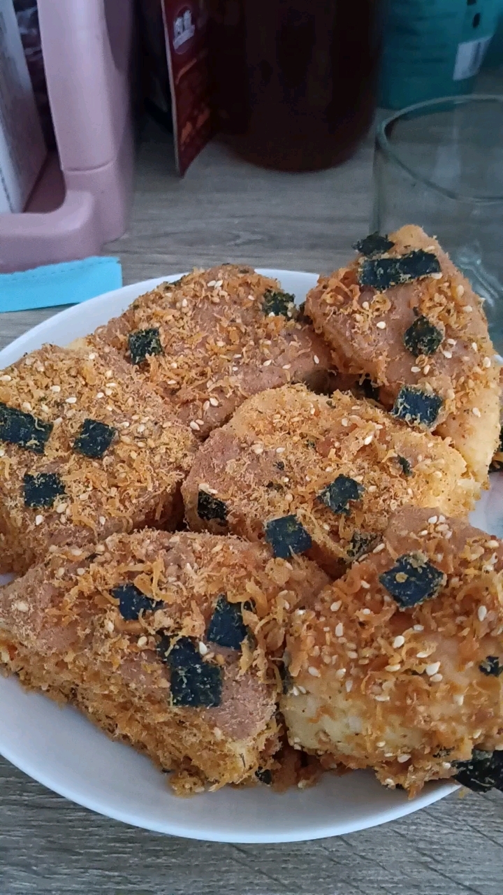 好吃的肉松小贝蛋糕。