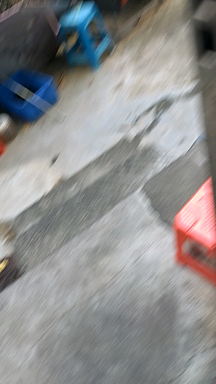 早期人类被闪光弹制裁