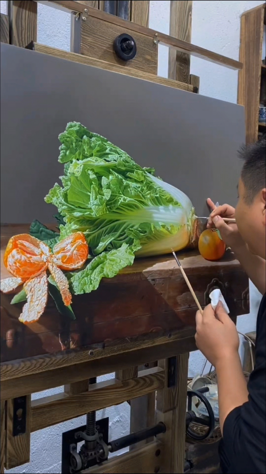 大叔凭借活灵活现的超写实油画走红,真是高手在民间