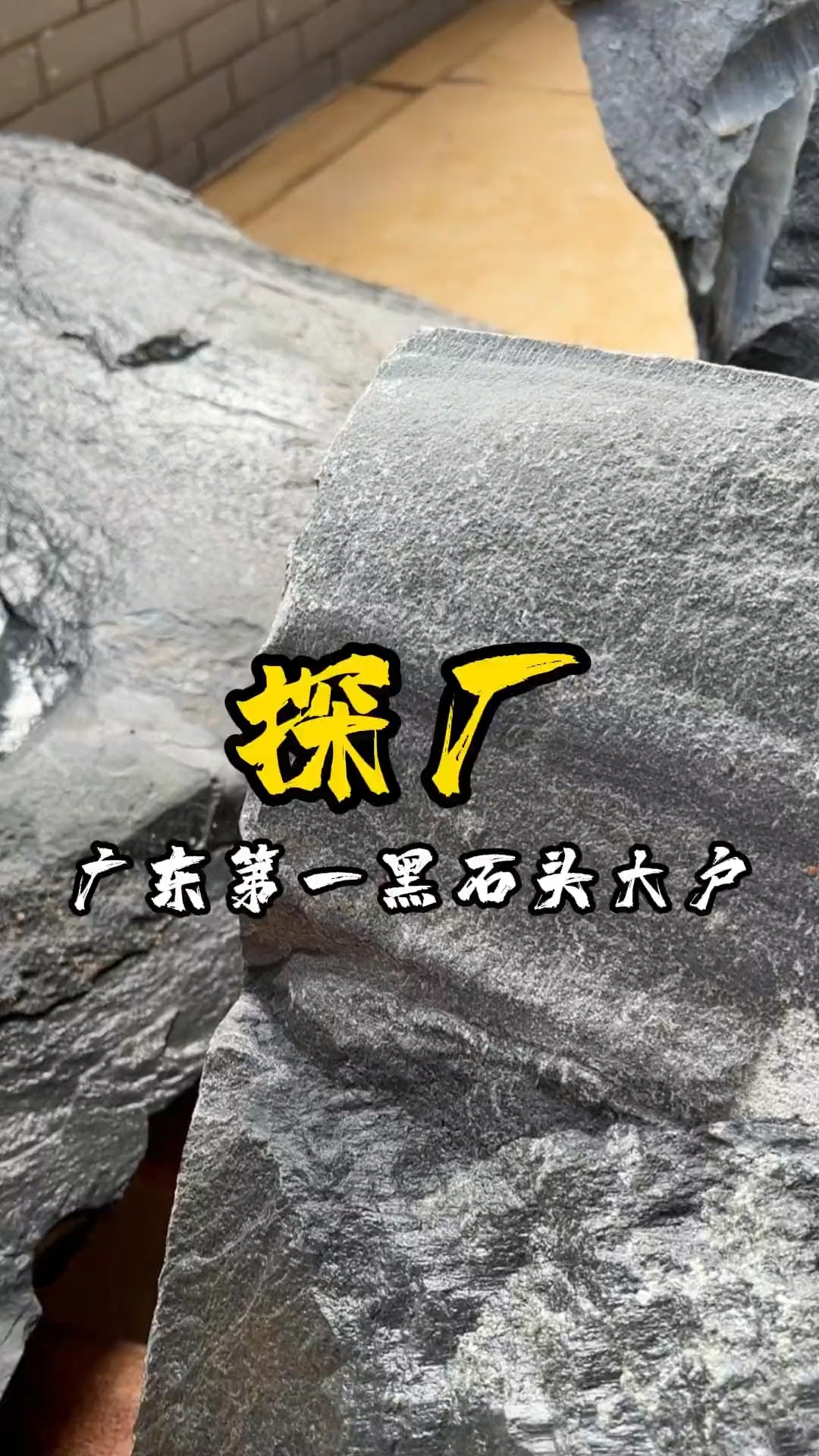 黑色的翡翠乌鸡手镯你见过,这种黑色的手镯你一定没有见过