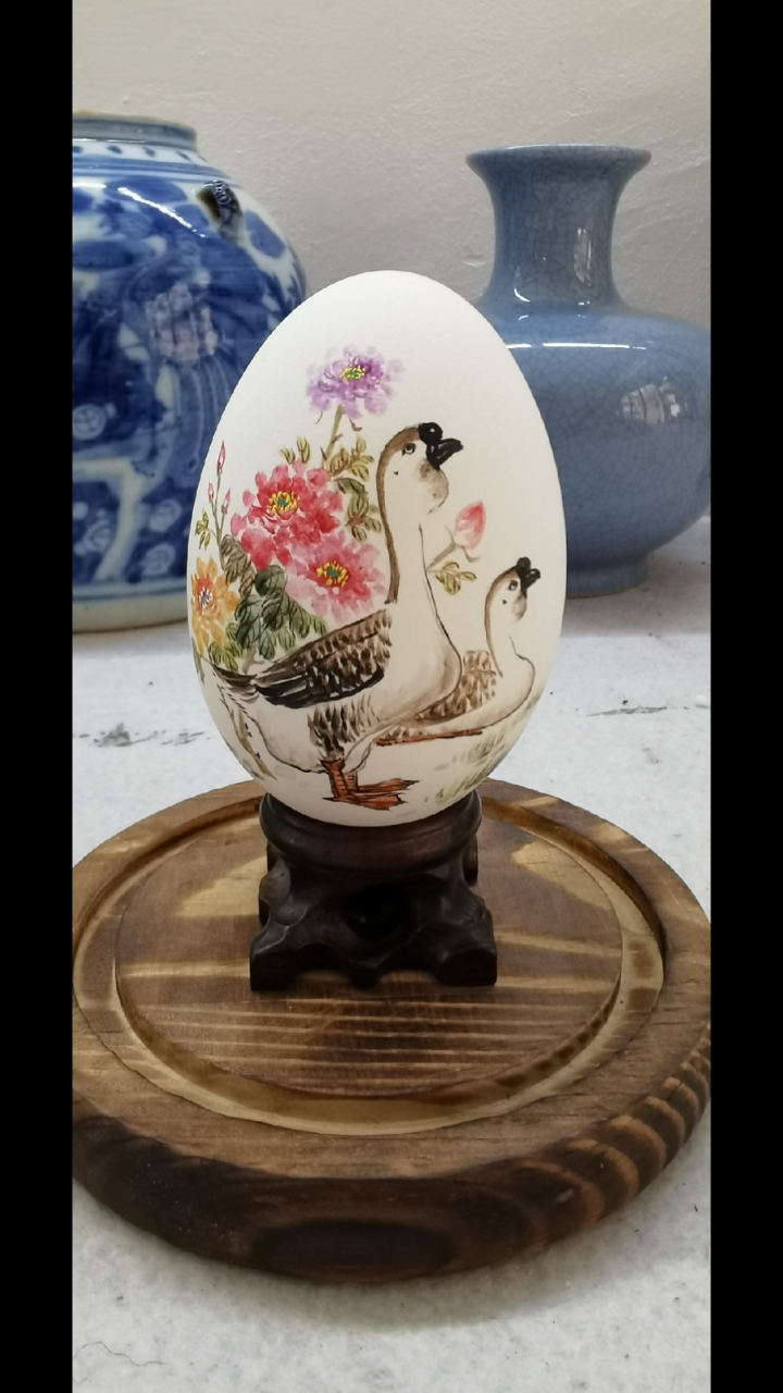 狮头鹅蛋上画狮头鹅,来自蛋画艺术家杨焕文老师作品,欢迎结缘!