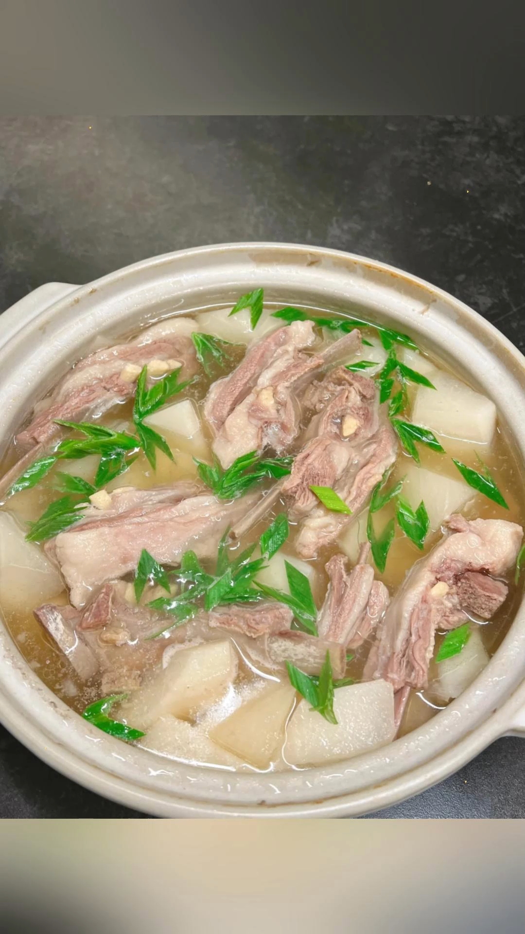 这到底是谁发明的，真的太好喝了！#家常暖胃汤# #冬瓜老鸭汤# #汤鲜味美#