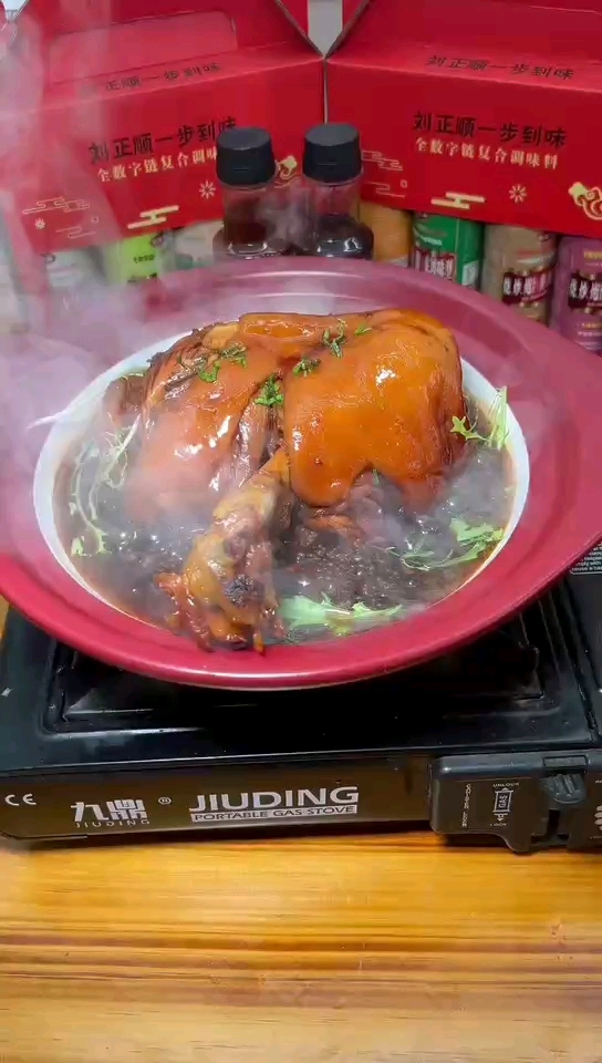 炖肘子