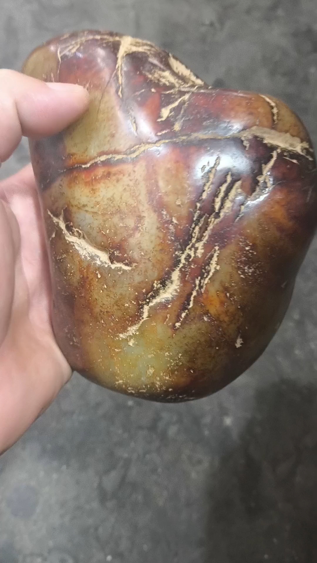 老人从山上捡的石头用来腌咸菜用的。