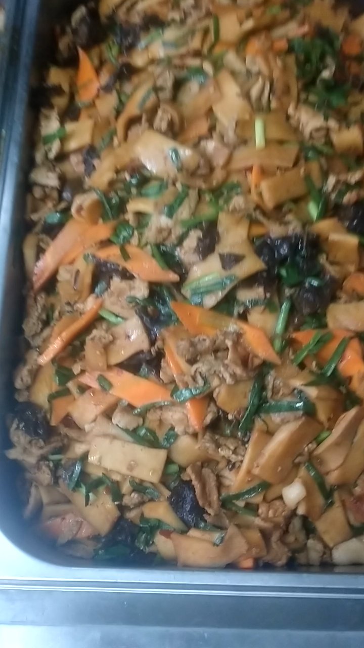 今晚的员工餐有你吗#舌尖上的美味# #食堂美食日常# #新大陆计划#