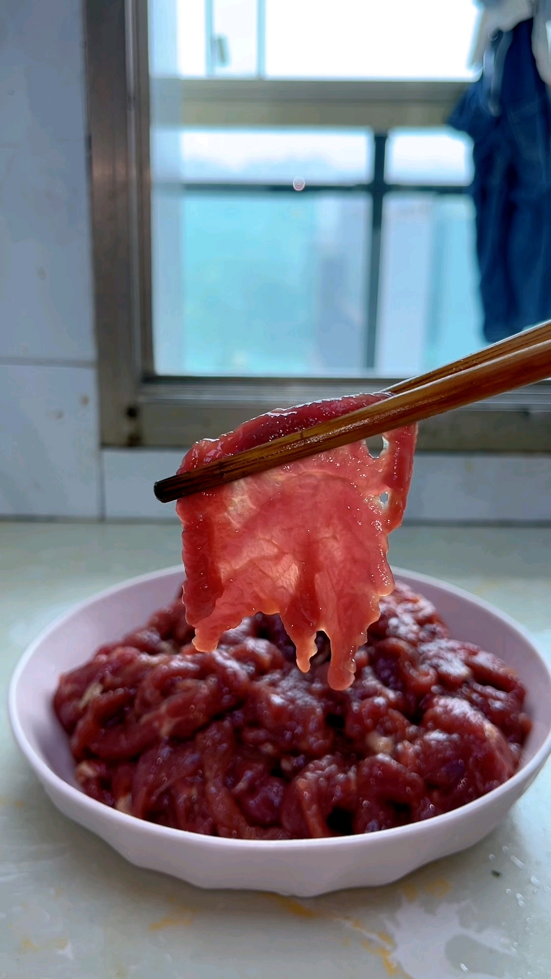 牛肉怎么腌制才嫩？其实是有技巧的，腌好的牛肉鲜嫩爽滑！