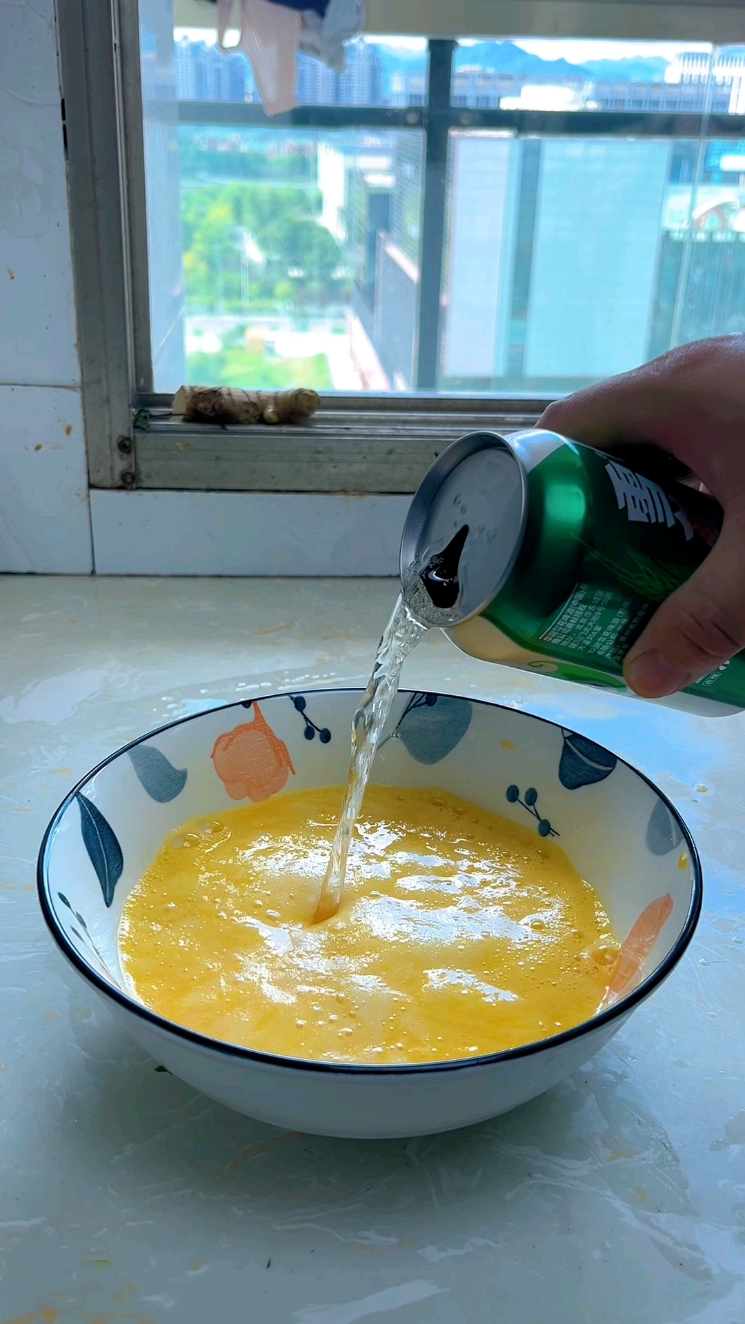 把啤酒倒进鸡蛋里面,出锅就是一道特色美食,很多人没有吃过!