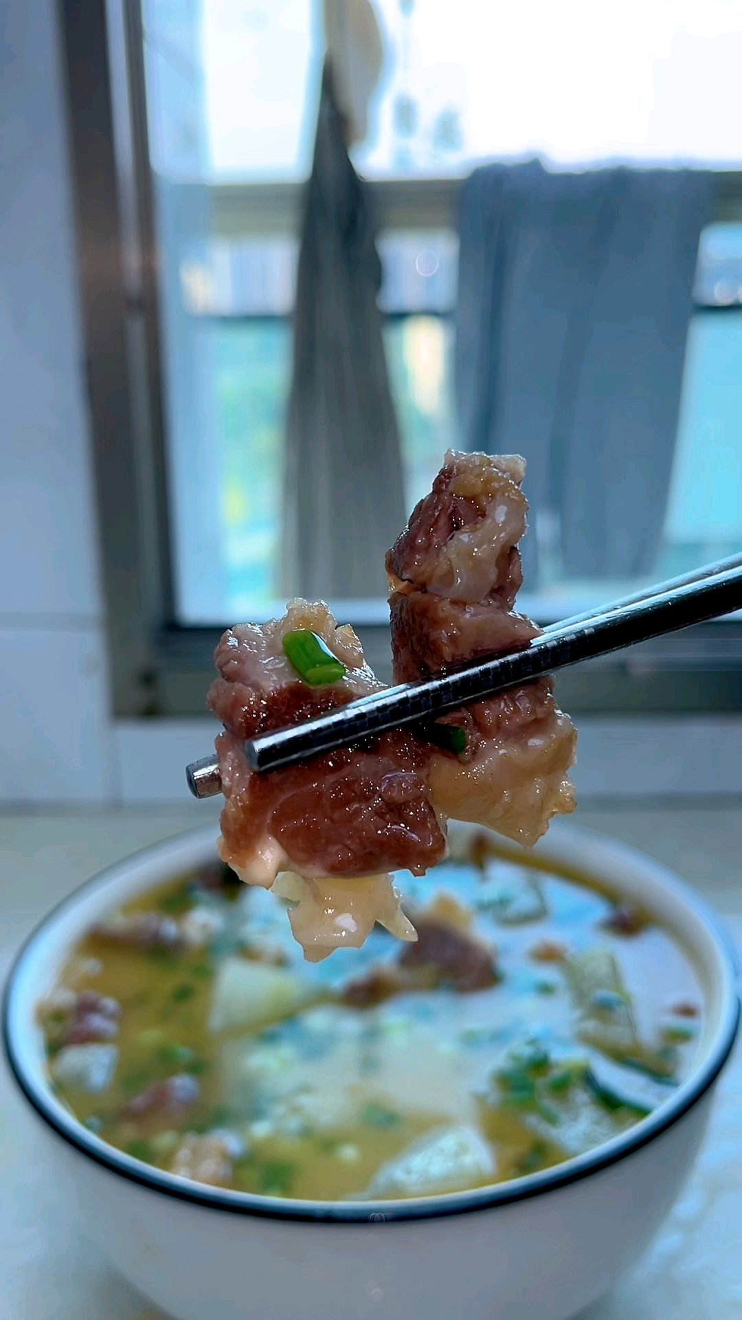 炖牛肉不要乱加大料，记住3放2不放的诀窍，汤鲜味美不腥不柴