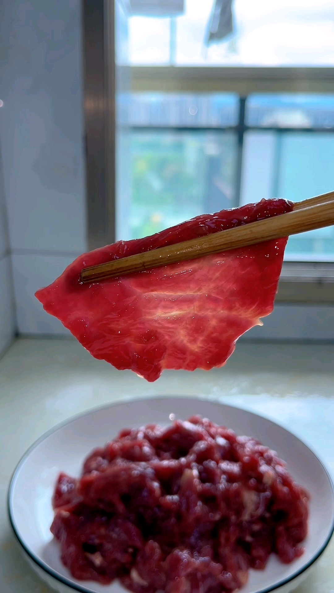 腌牛肉切记不要用盐和料酒，教你正确做法，腌好的牛肉鲜嫩爽滑！