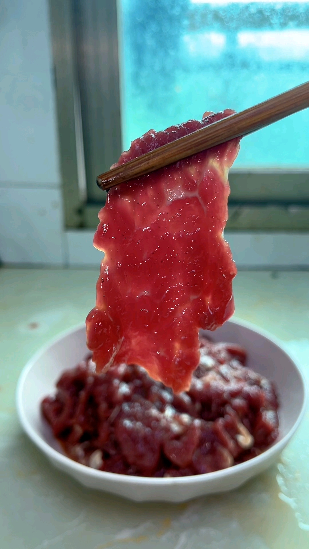 腌牛肉切记不要放料酒和盐，教你正确做法，腌好的牛肉鲜嫩爽滑！