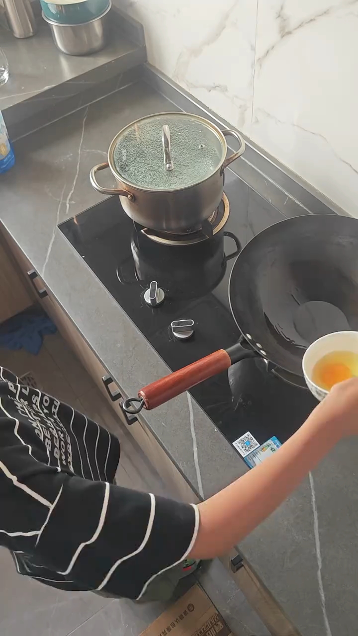 小学生学煮饭,今天煎鸡蛋