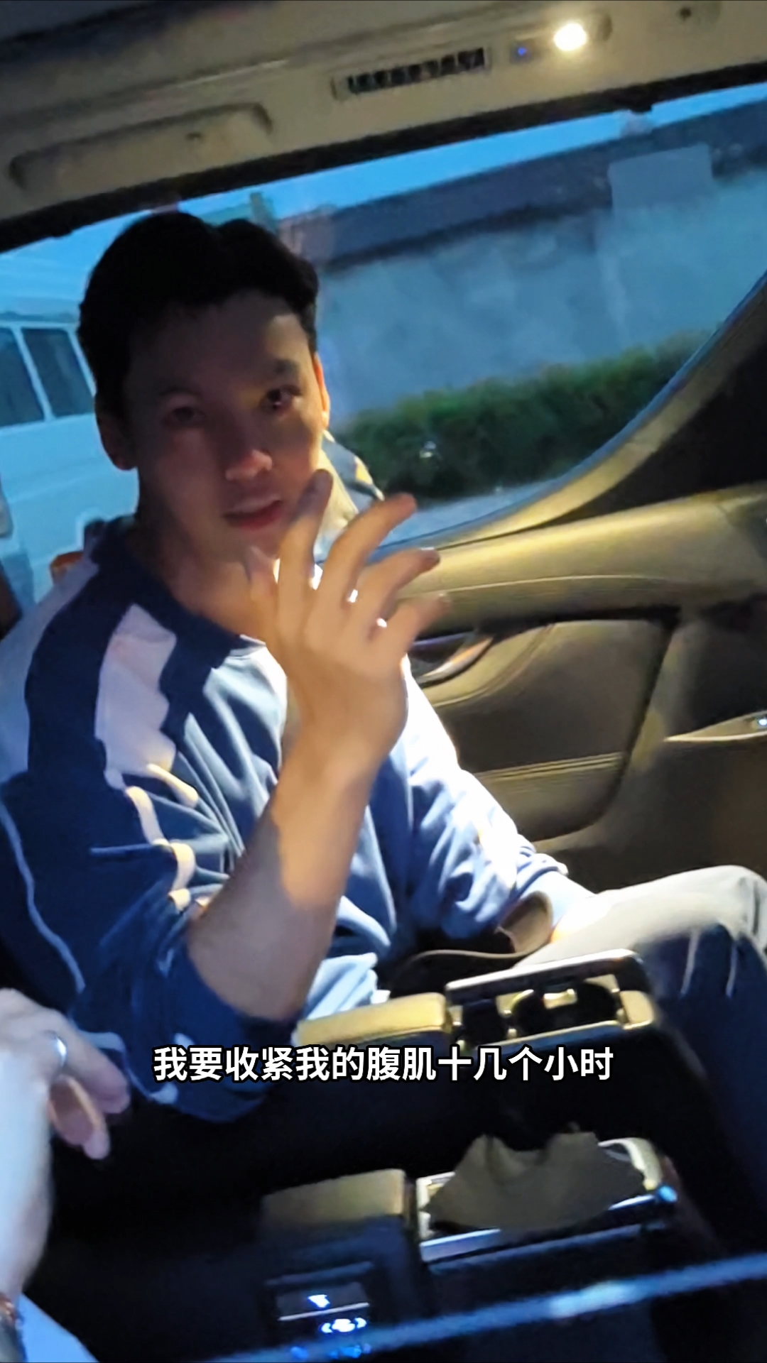 陈伟霆九门拍打戏要秀腹肌,需要收紧腹肌十几个小时