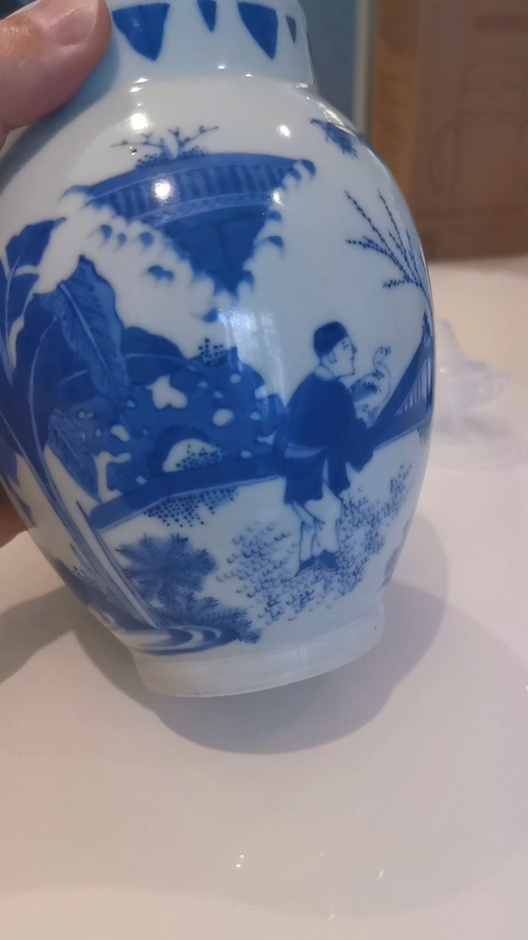 青花人物送鸭子是什么寓意,嘎嘎来财吗?