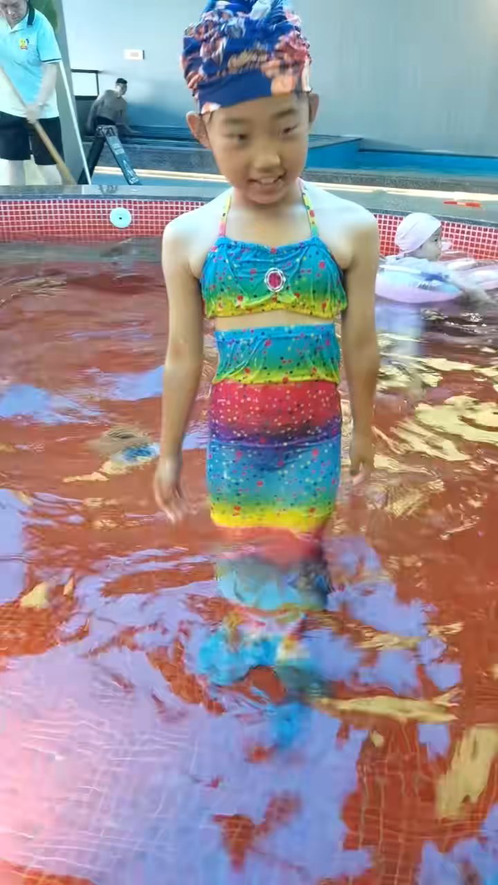 小美人鱼泳衣穿搭秀