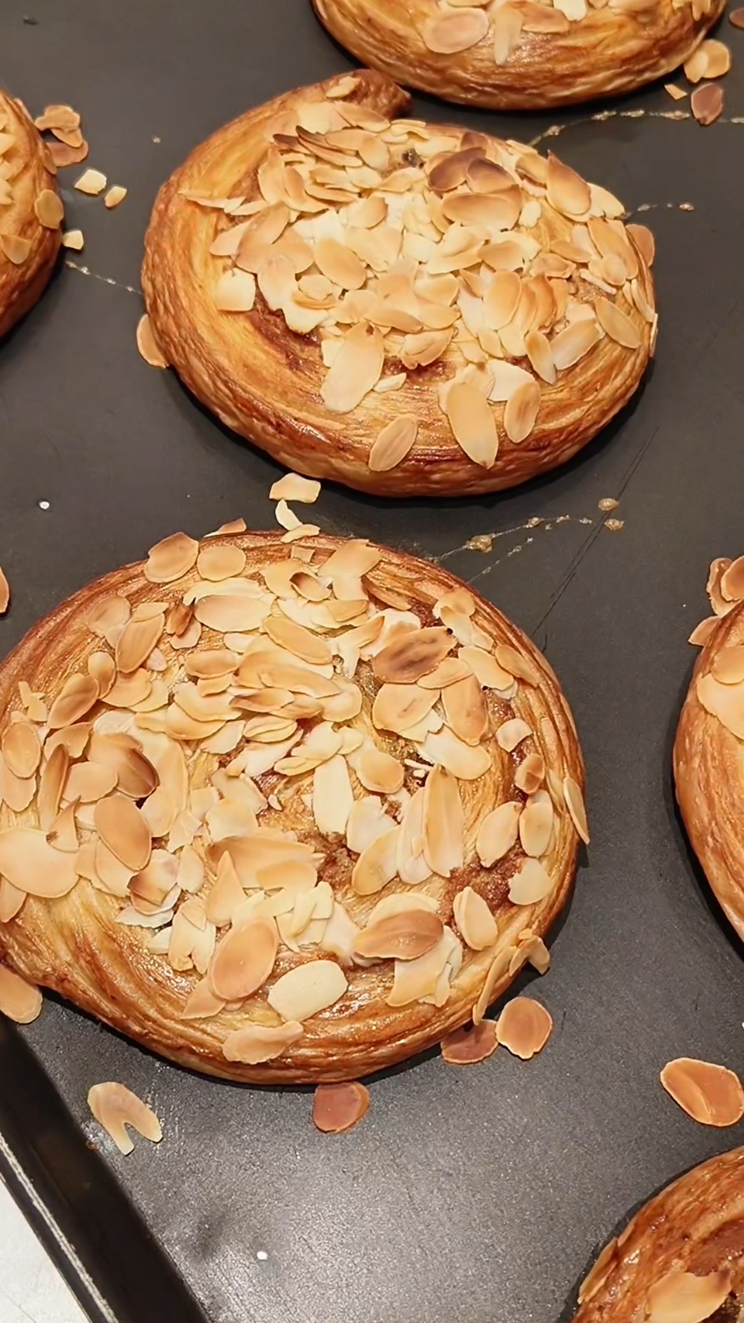 今日份丹麦肉桂卷～香的嘞～!