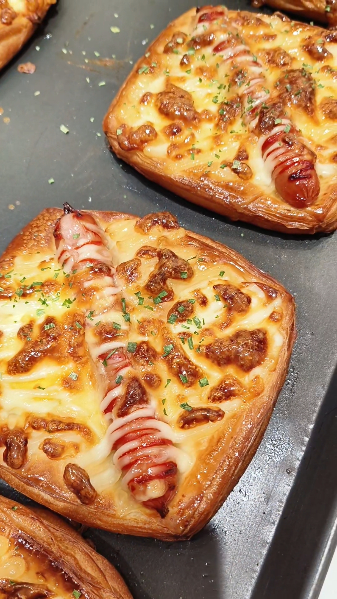 今日份丹麦热狗面包,咸香诱人～看着就想咬一口～