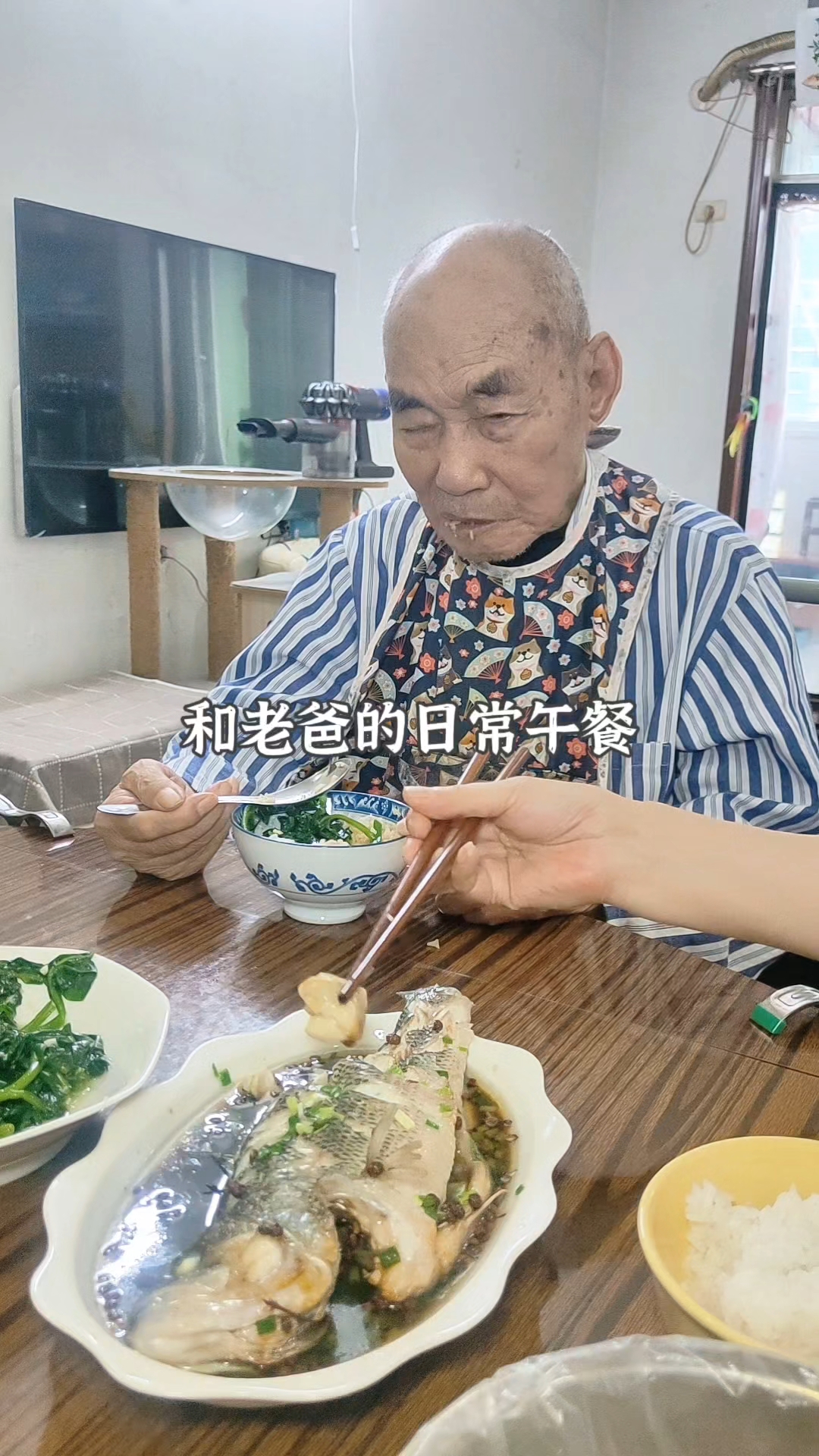94岁老爸日常午餐/清蒸鲈鱼/白灼汤菜#家有一老 #全职八年
