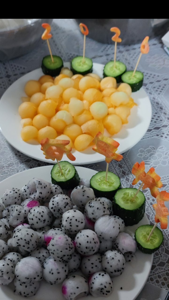 新年快乐 年夜饭的水果盘，