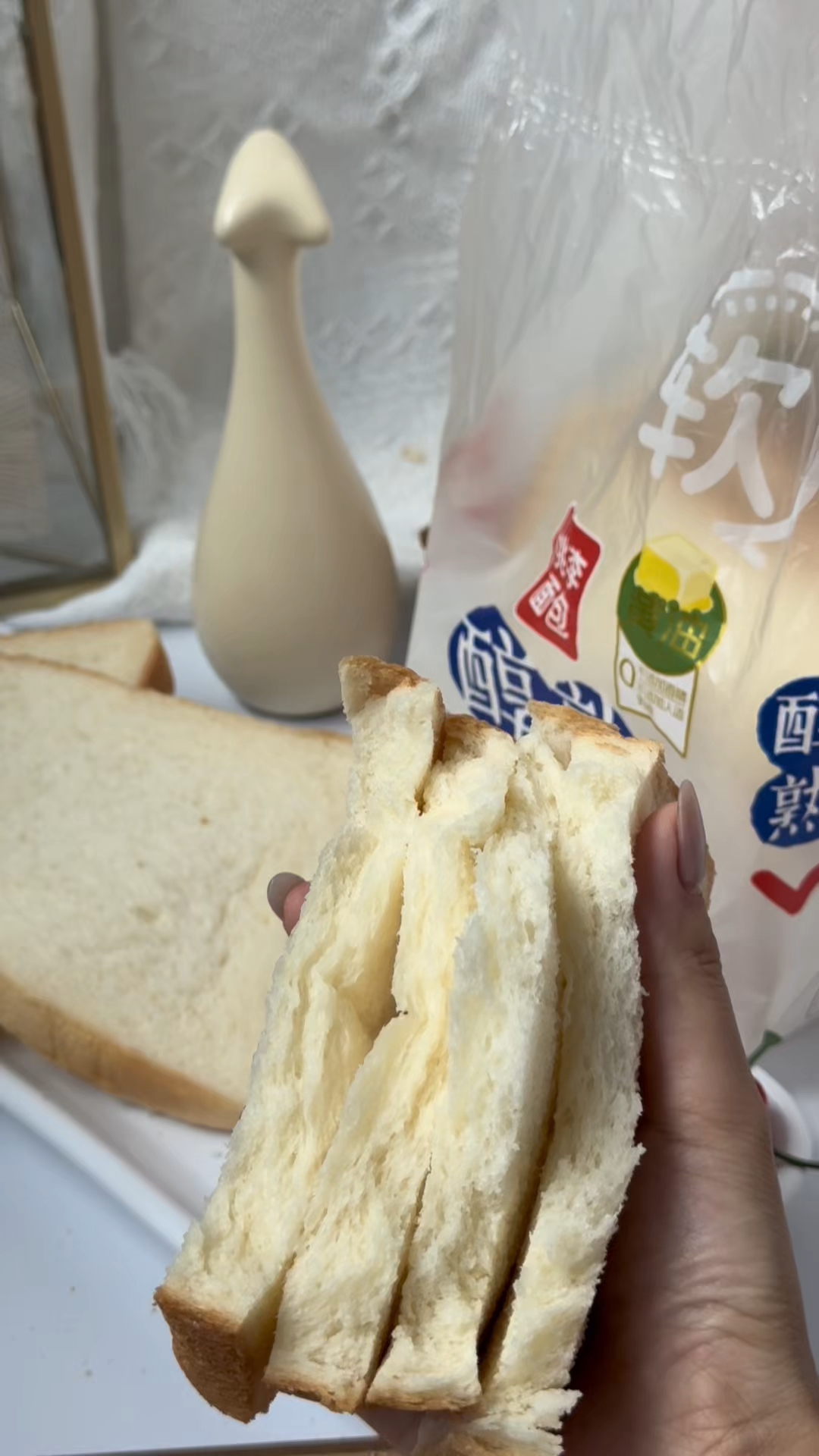 桃李面包 在晨光中的醇熟魔法，一口松软唤醒味蕾！