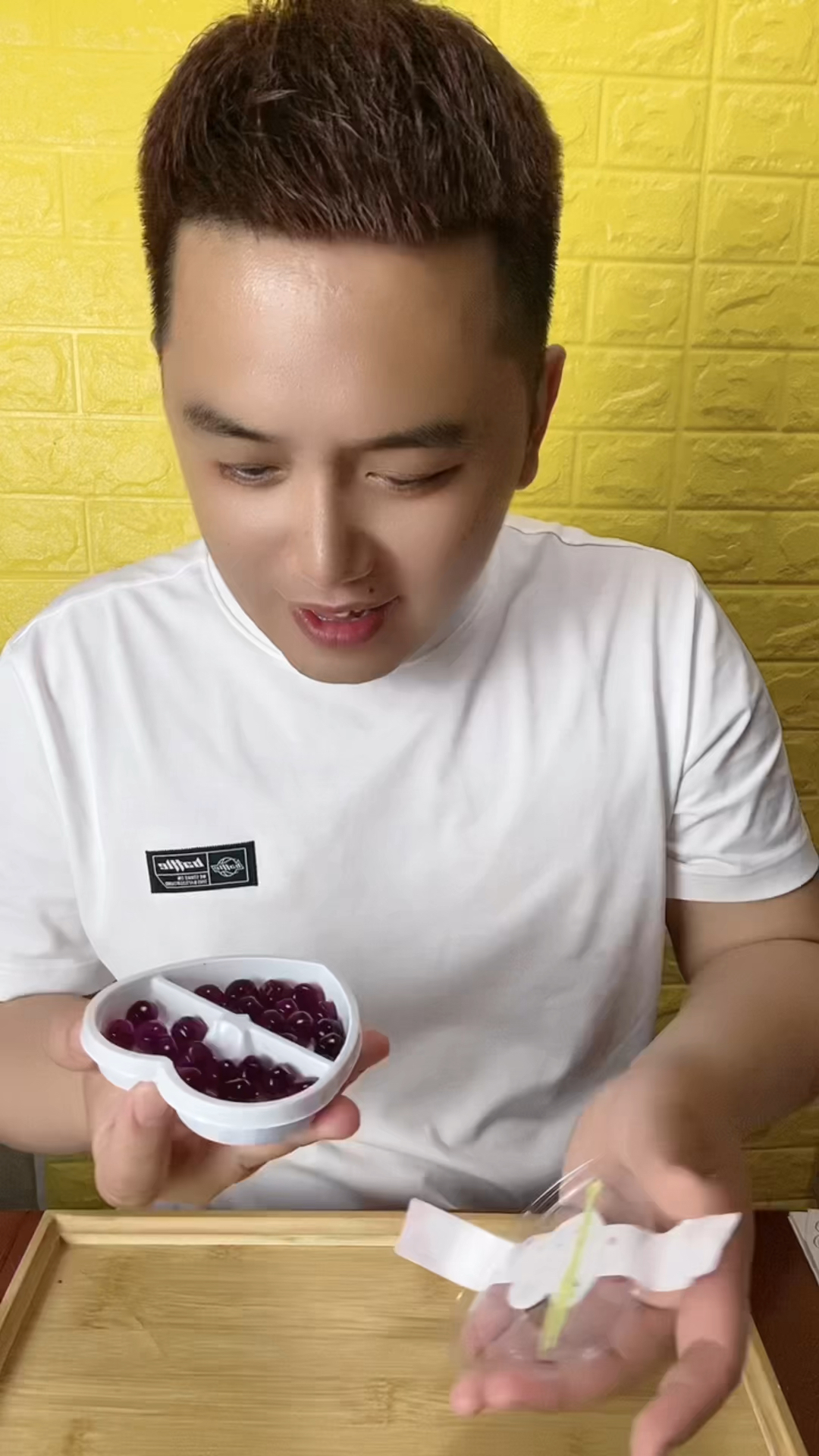 紫色蓝莓味的爆爆珠