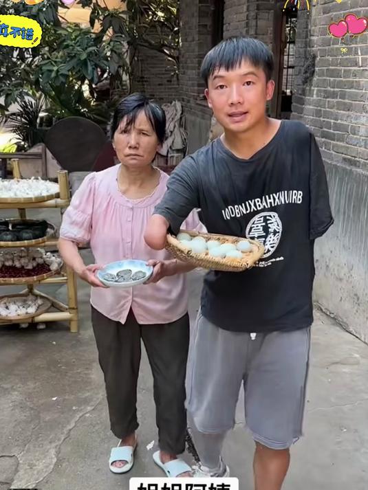 精选鄱阳湖散养麻鸭下的蛋，采用无铅工艺，个个晶莹剔透