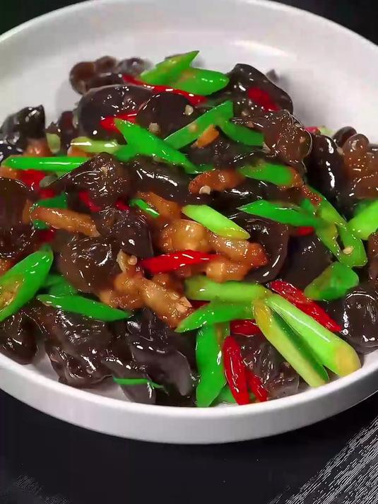这秋木耳泡发率高，东北的真行