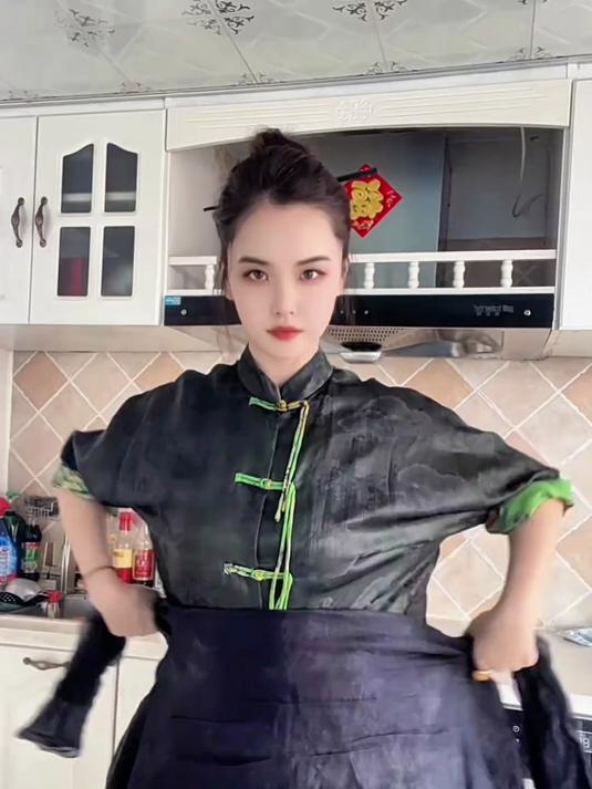 东北酸菜猪肉炖粉条,地道东北味!就爱吃这口!