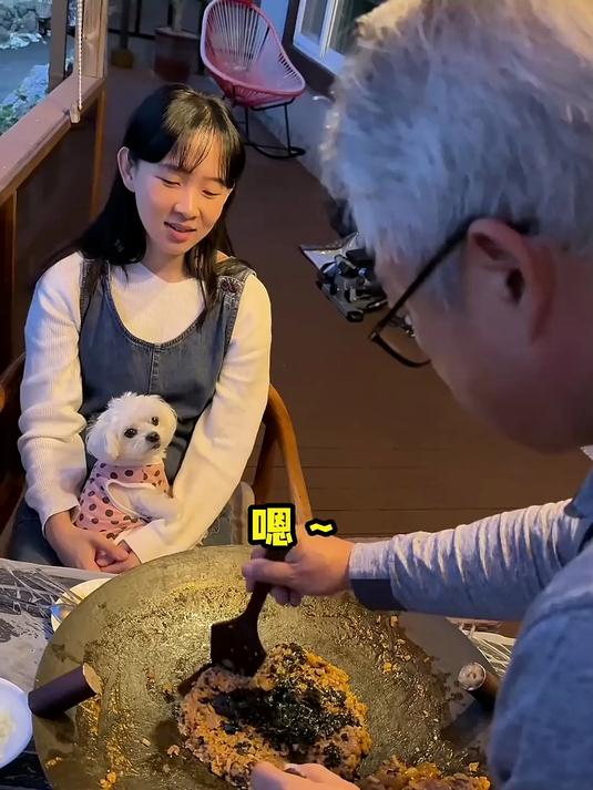 鱼饼是我的最爱,尤其是配上丈母娘做的炖鸡酱料之后,更是绝绝子