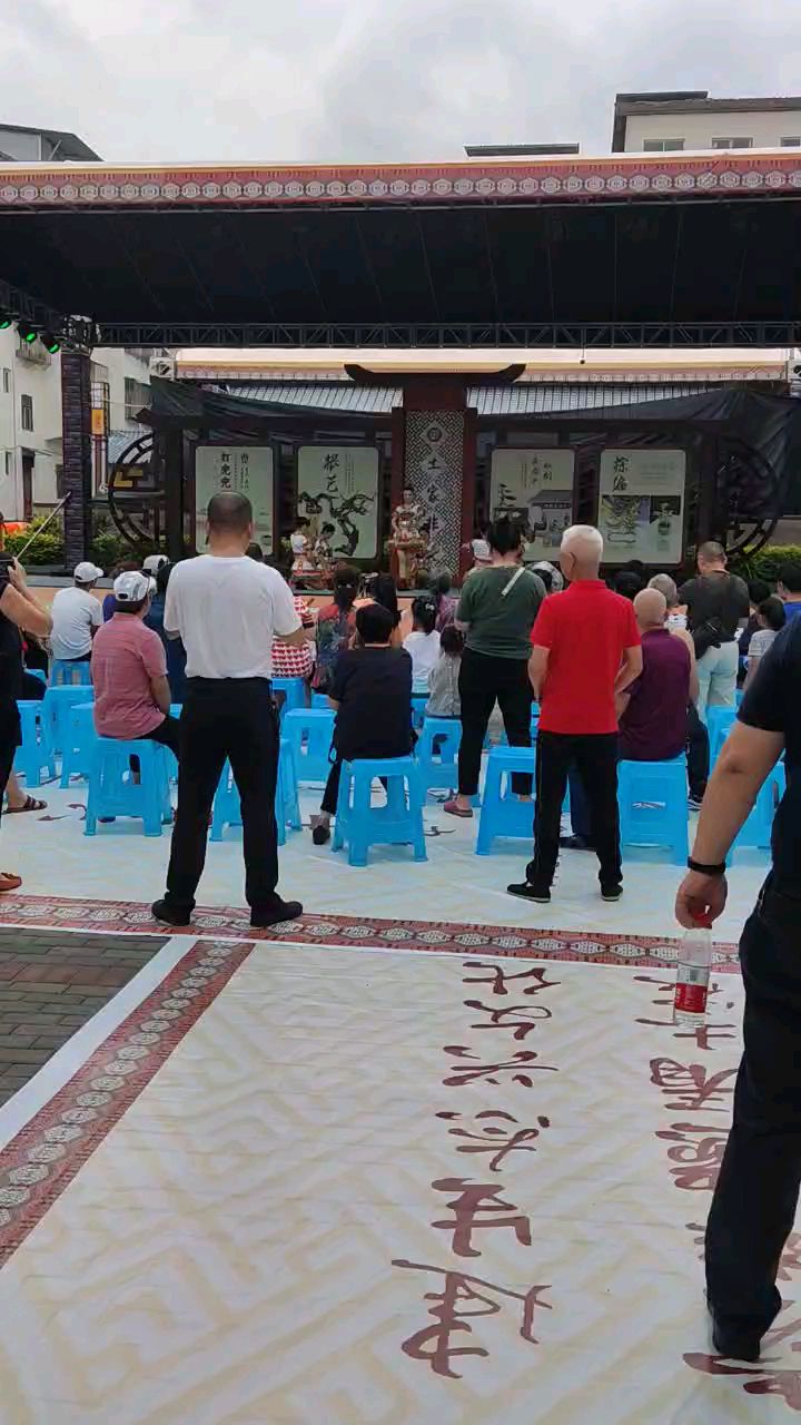 土家小哥带你领略土家文化