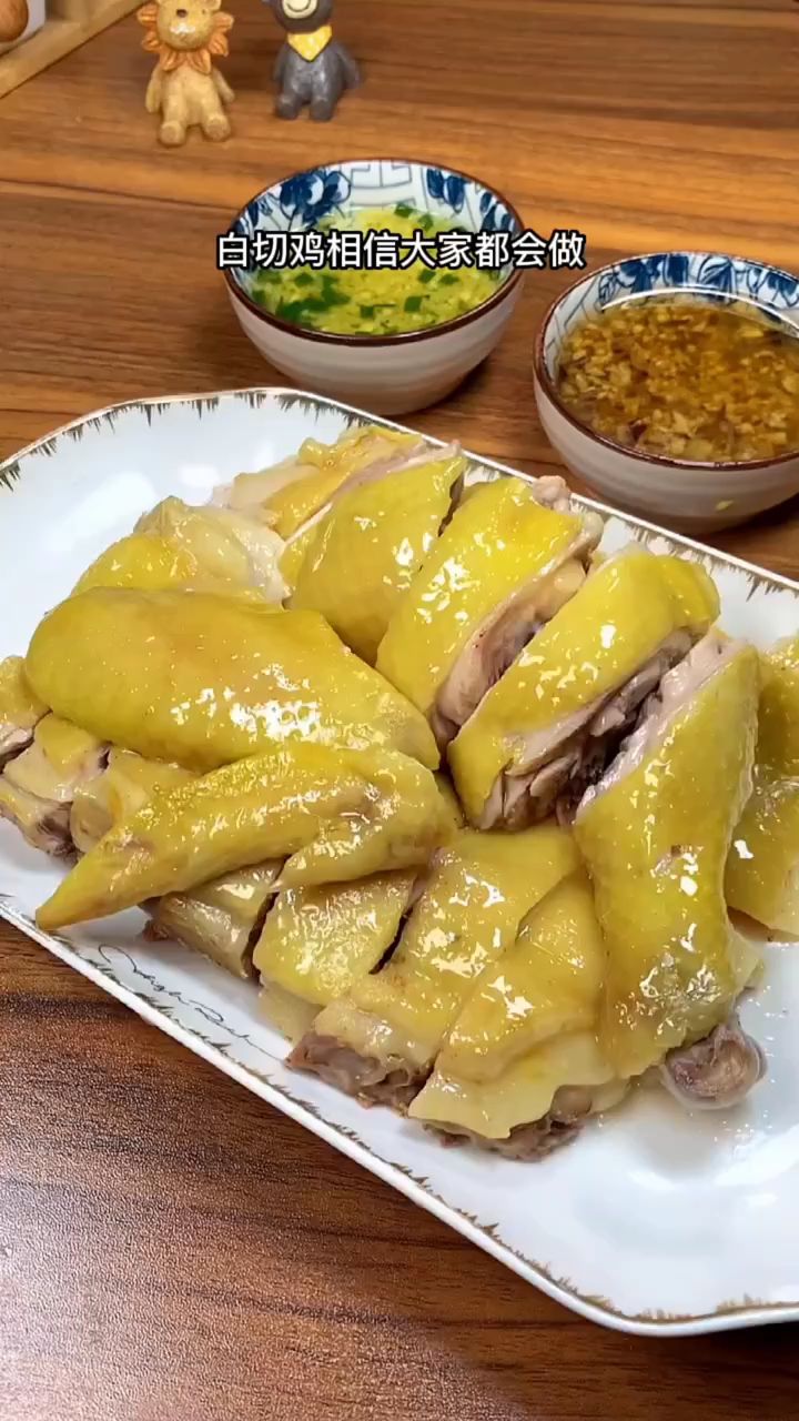 两种酱料的白切鸡真的是百吃不腻,你也赶紧试试吧