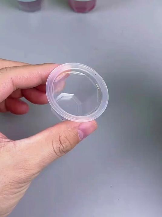 吃完的果冻壳不要丢,用粘土来做好看的花朵,简单又好看