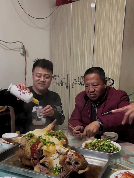 春节期间中 今天烀个大牛头 祝每一位粉丝新的一年里牛气冲天