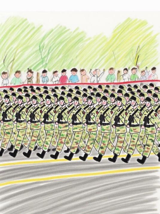 阅兵想象落画纸,儿子巧手绘英姿