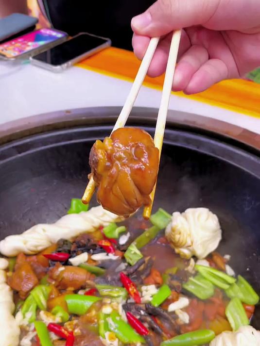 东北铁锅炖,大火大锅炖更入味,五种口味,鸡鸭鱼鹅都能炖。