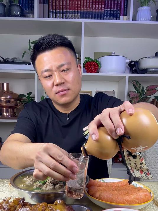 红烧鸡冠油 小白菜川丸子 再来个炸淀粉肠