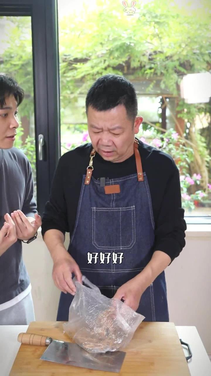 如何快速搞定一道下饭菜?从小吃到大的梅菜蒸肉饼有手就会!