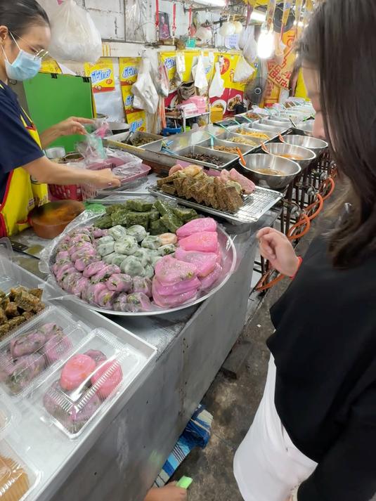 人民币1块钱吃早饭，泰国早市也太硬核了