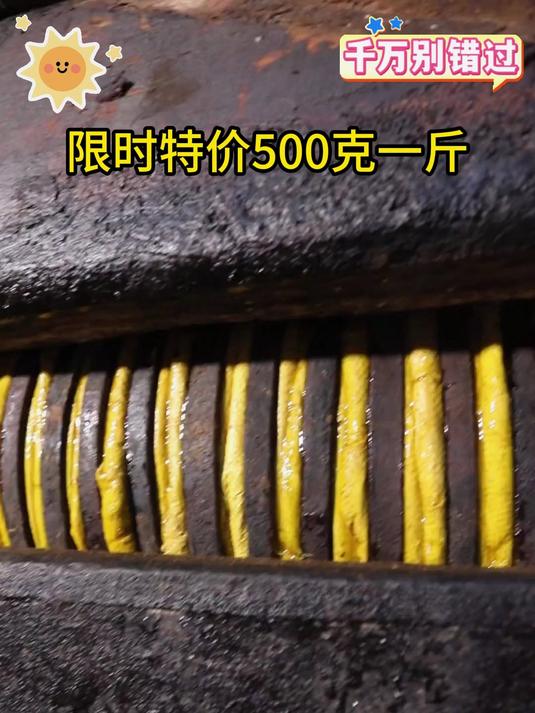 这样的新鲜压榨纯菜籽油,色泽金黄,滴滴香浓