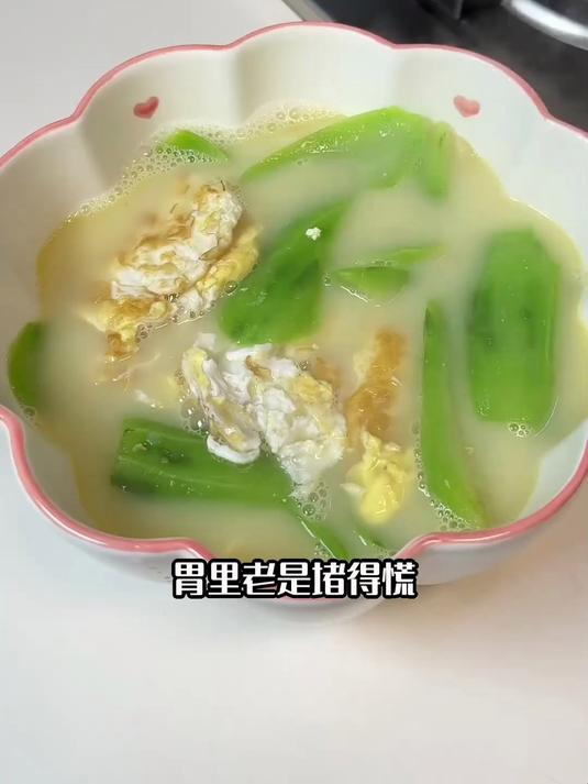 低脂低卡丝瓜鸡蛋汤:简单煮制,减脂期营养不缺