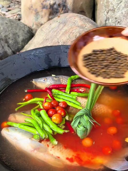 贵州黔东南特色美食,酸汤稻花鱼