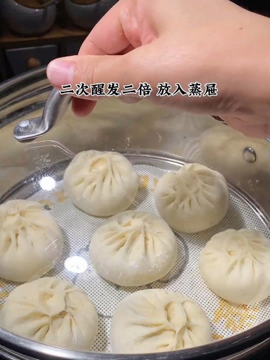 今天蒸了一锅萝卜肉末粉条包子,个个蓬松暄软,皮薄馅大