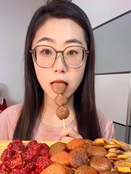 酸溜溜的零食吃吃最爱糯叽叽拉丝酸枣糕