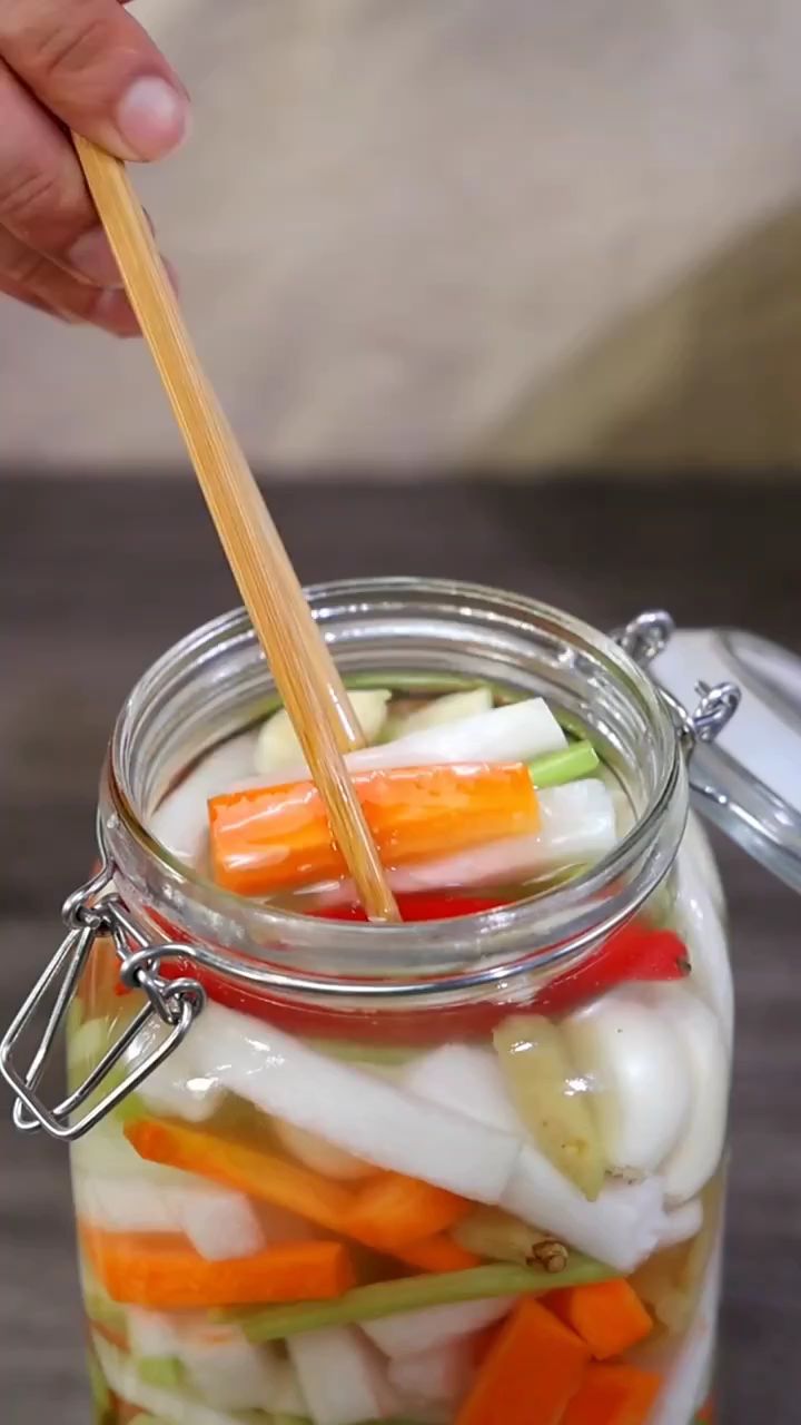 自己在家里做也能做出好吃的什锦泡菜