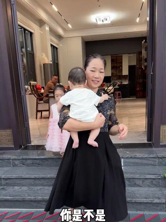 普通人家:一锅出同款韭菜盒子 我家:婆婆单独给我煎肉馅版;被婆婆偏爱的有恃无恐