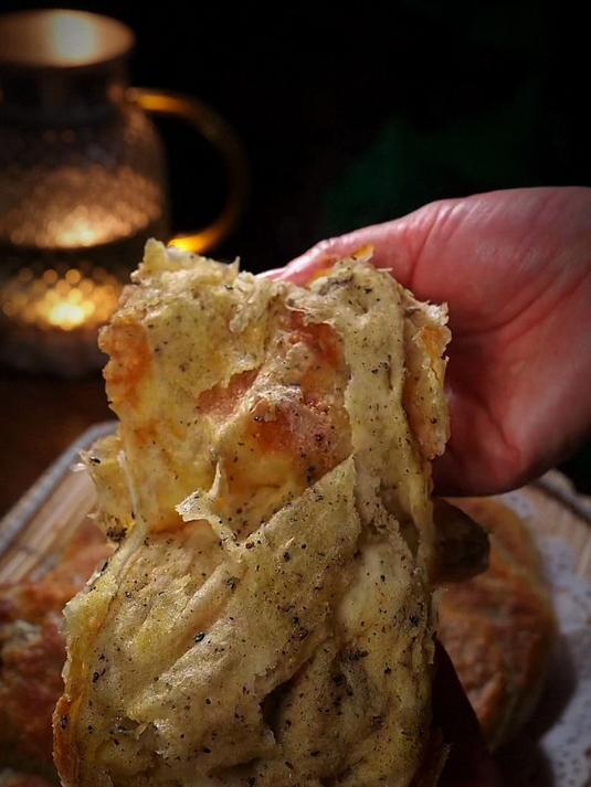 今天给大家分享一个椒盐芝麻烧饼的做法