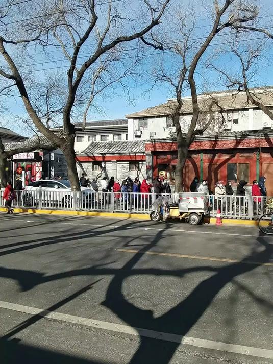 北京街头排队买什么呢#北京#